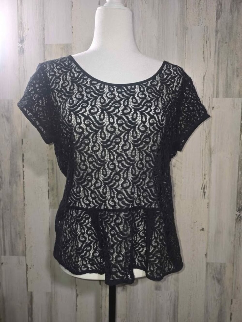 Hinge Womens Black Sheer lace Front Pullover Shirt Short Sleeve Size 1